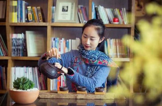 老总天天喝茶_老总办公室喝茶图片