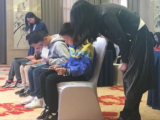 现场同学体验师大一中云课堂