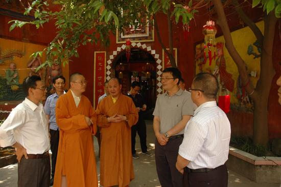 成都市民宗局田野局长莅临简阳调研指导法律进寺庙工作