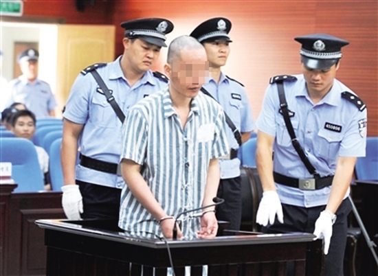 内江男醉酒开车撞死人后逃逸赔偿75万 判刑3年