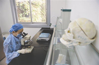 成都女版秦明解密真实法医 挑刺电视剧不专业