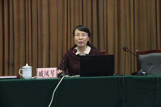 重庆市九龙坡区实验二小戚凤琴校长