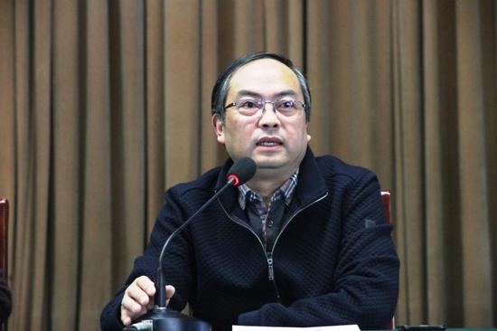 龙泉驿区教育局副局长张英武主持开幕式