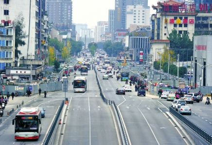 11月24日,成都一环路中医学院路口到菊乐路实行单向通行。