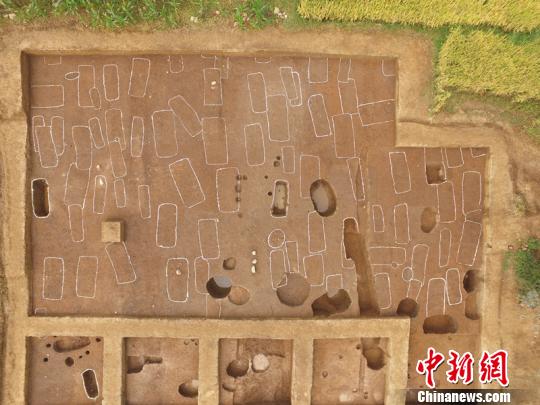 羊耳坡遗址墓地航拍。 钟欣 摄