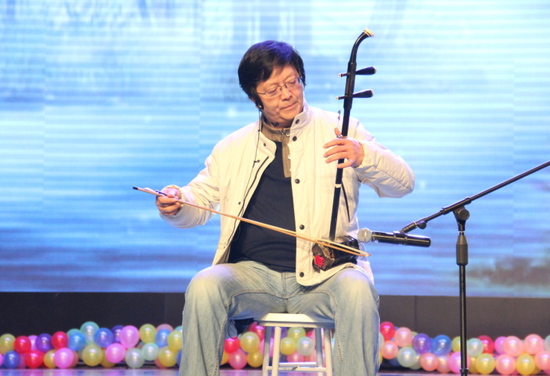 科大实验的校长张平福亲自上场表演