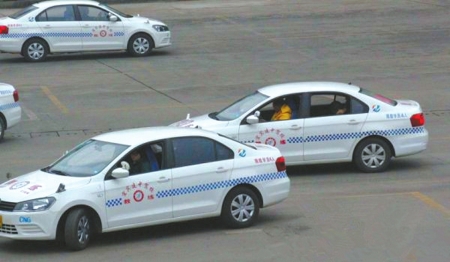 学员练车。