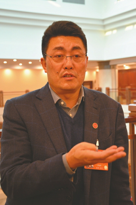 全国人大代表、凉山州委书记林书成。