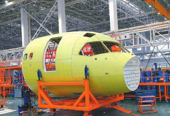 2014年C919首架机机头下线。