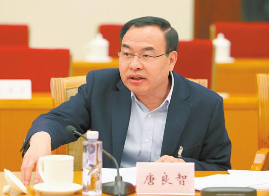 全国人大代表、成都市委书记唐良智。王若冰摄