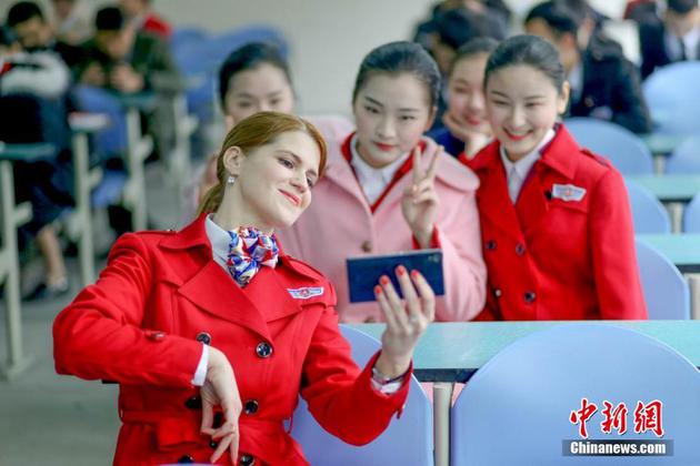 四川外教美女竞选空乘