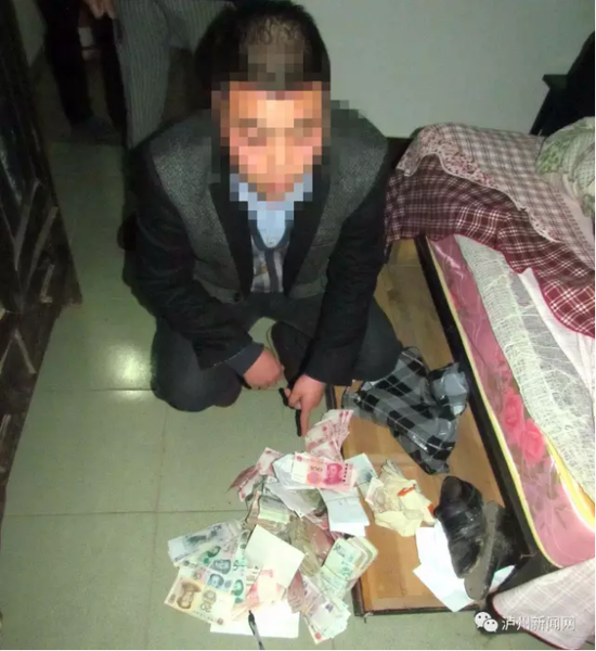 泸州男子花尽积蓄打赏主播后破产 挪用公款24