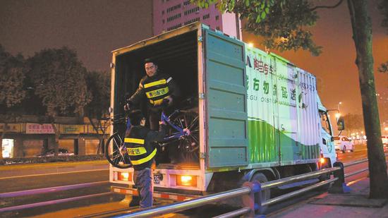 成都共享单车的配送任务已交给专业的物流公司。