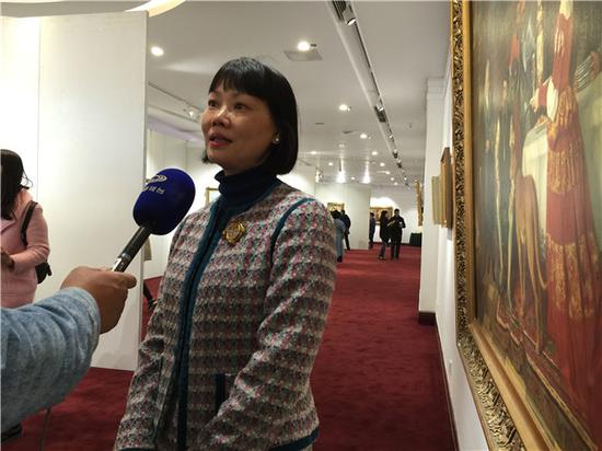 大观艺术馆馆长晏璧接受媒体采访