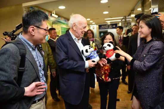 DNA之父沃森空降成都 推动DNA前沿领域研究项目落地成都