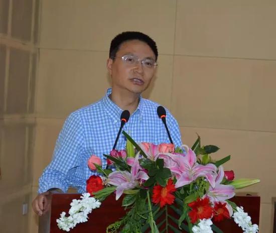 学院杨宗伟院长发表讲话
