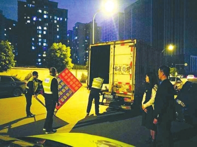 成华区背街小巷整治现场。
