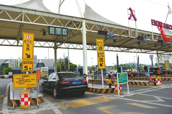 双流机场停车启用ETC付费 车辆进场不取票出