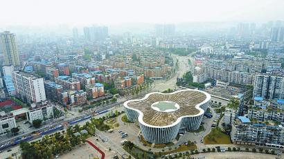 航拍广安市民广场。徐浩伦摄