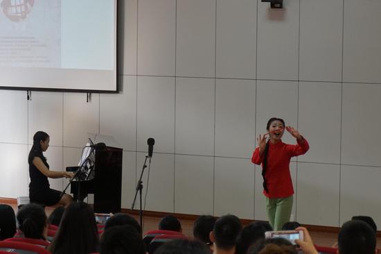 歌唱家陈肖逍表演《北风吹》