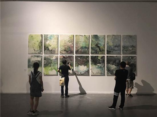 “重返大地——周小平艺术澳洲”展览现场
