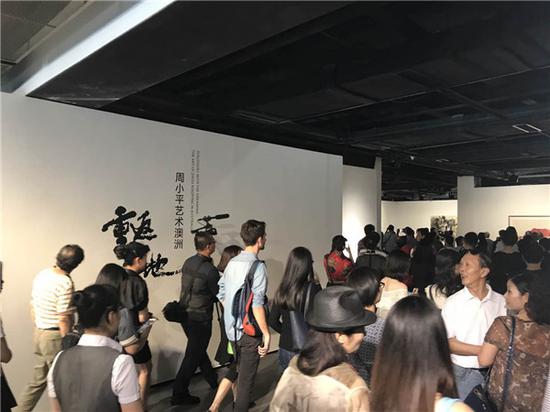 “重返大地——周小平艺术澳洲”展览现场