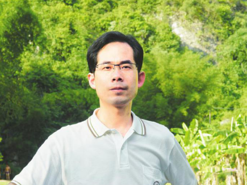 石室中学学科竞赛总教练曾贵胜
