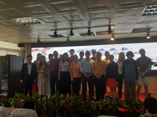 中美两国学生文艺联欢会