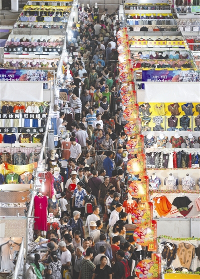 成都沙湾会展结束20年使命 最后一次人声鼎沸来告别(图1) 沙湾会展最后一次展会吸引了不少市民