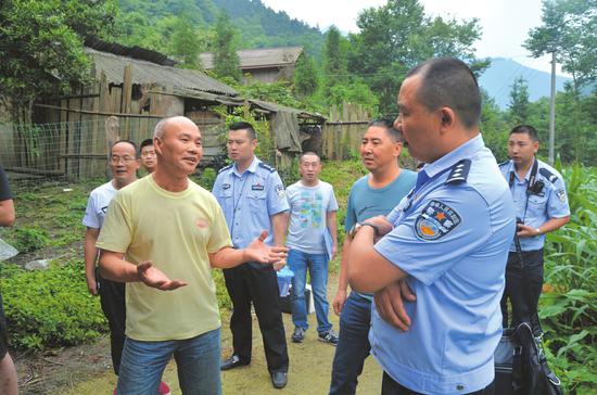 揭秘四川首支县级环保警察大队 穿警服去环保