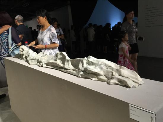 驱散阴霾:周褐褐新作展现场