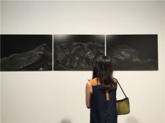 驱散阴霾:周褐褐新作展现场