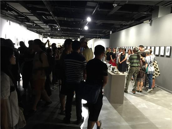 驱散阴霾:周褐褐新作展现场