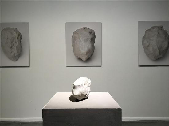 驱散阴霾:周褐褐新作展现场