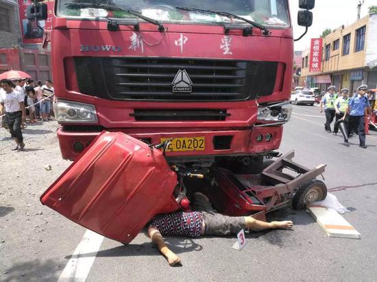 车祸现场 ,来源公众号长宁热线大管家