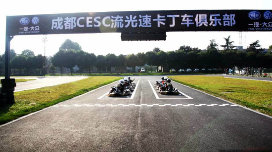 CECS 的小车手们整装待发