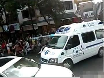 成都一女童从6楼坠下 经抢救无效死亡