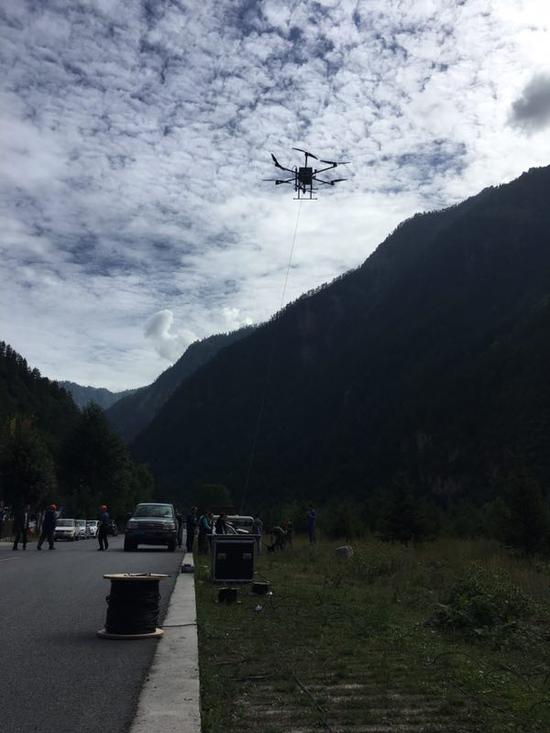 中国移动自主研发的无人机高空基站首次升上震区蓝天