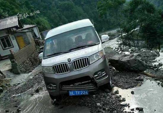 被困的面包车