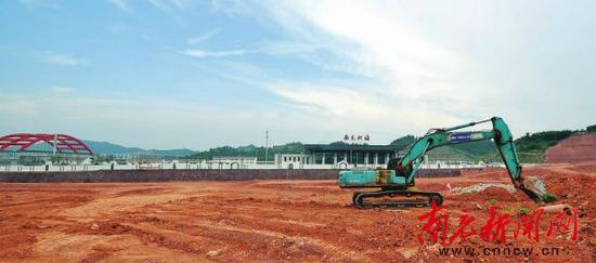 南充北站站前广场及配套公共设施建设项目正加快进行 记者 陈村铭 摄