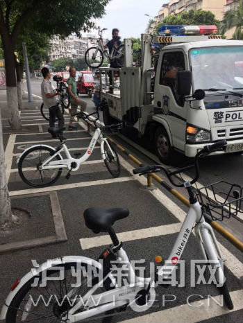 泸州共享单车刷上街一天被交警清理
