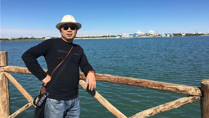 艺术家薛磊生活照