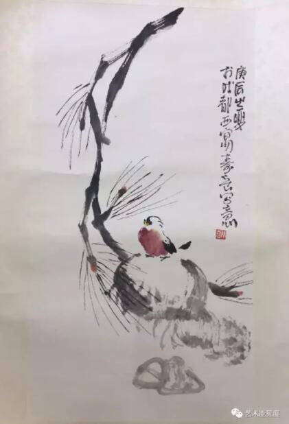 作品名称:松枝小鸟
材质:纸本设色 尺寸:90x48cm(3.89平尺)
款识:庚辰岁夏,于成都西寓,寿岳写意 钤印:陈寿岳(白文)