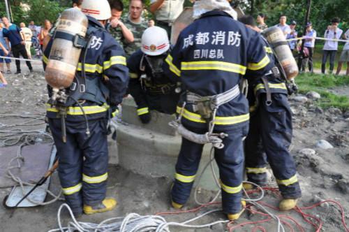成都郫都3人掉进沼气井 2人死亡