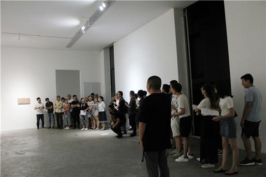 工作室开放现场艺术家文鹏在行为表演