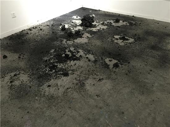 艺术家雪芹子的作品《失灵》