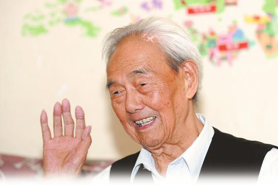 2014年9月16日,李仕安在成都家中接受记者采访,回忆起寻找“飞虎队”战机的经过