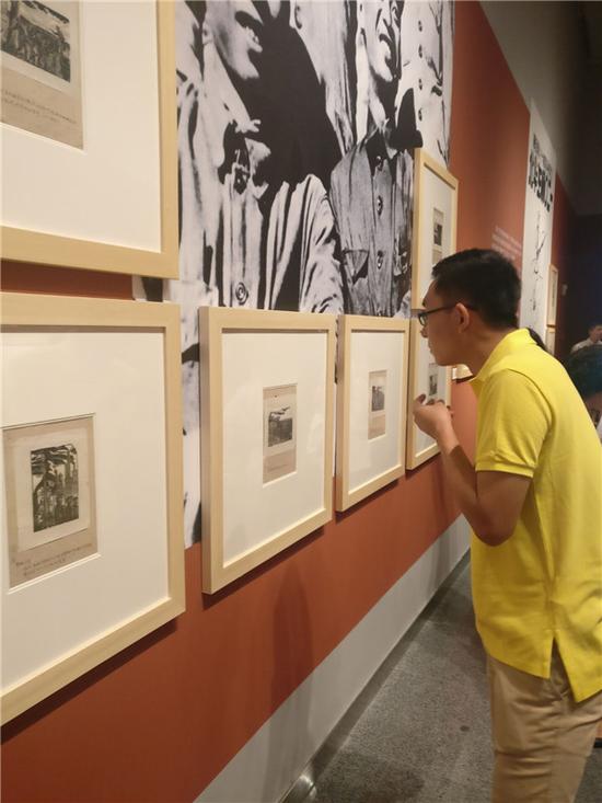从硝烟中走出的人民艺术家——李少言作品文献展开幕式现场