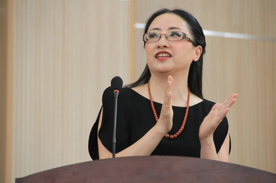 胡校長為獲獎老師鼓掌