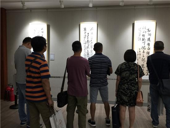 “巴蜀书画传承与创新工程——冷柏青书法作品展”现场
